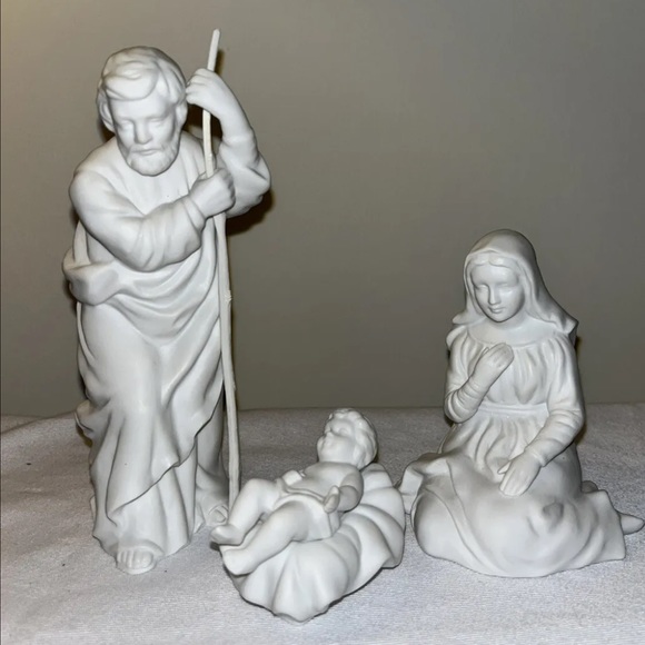 Avon Holiday Avon Holy Family Figurine Set Nativity Collectibles White Porcelain 3 Pc 981